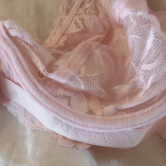 Light pink lace bra 36D. Super sexy - Picture 8 of 12